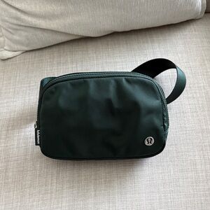 lululemon athletica Men's Dark Green Belt Bag